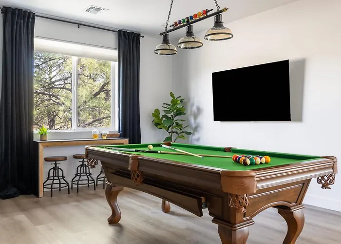 Luxe Mountain Escape Hot Tub & Pool Table Flagstaff