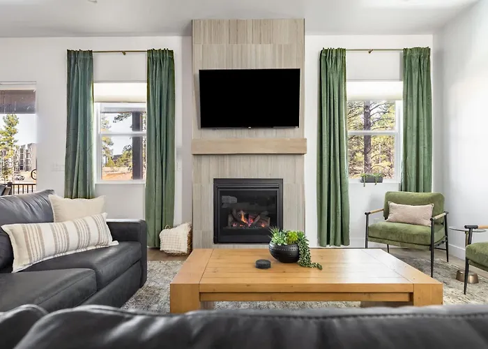 Luxe Mountain Escape Hot Tub & Pool Table Flagstaff