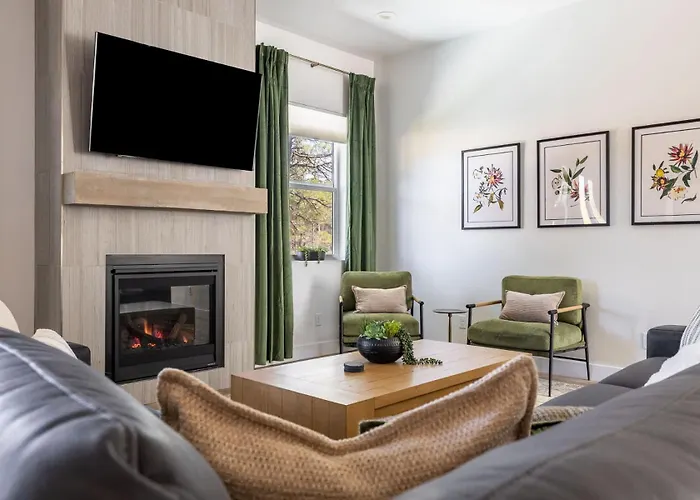 Luxe Mountain Escape Hot Tub & Pool Table Flagstaff