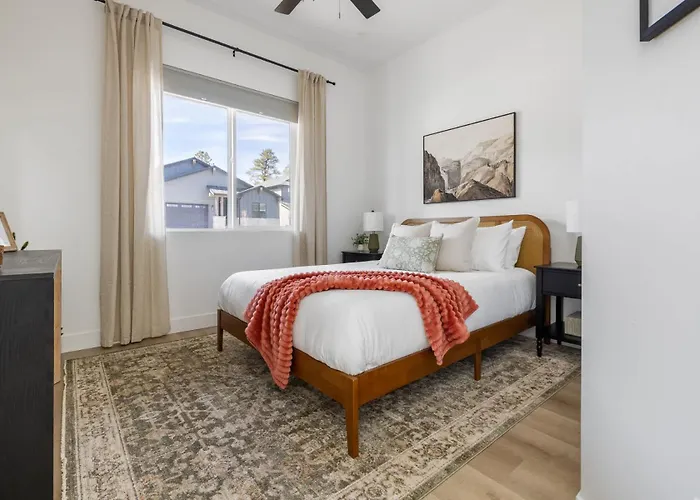 Luxe Mountain Escape Hot Tub & Pool Table * Flagstaff