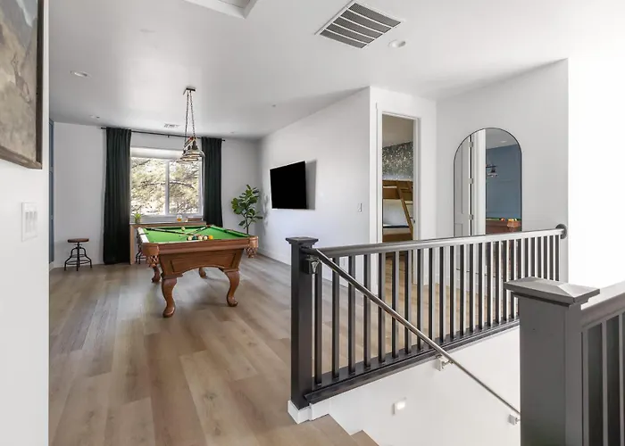 Luxe Mountain Escape Hot Tub & Pool Table