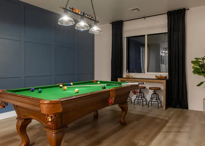 Luxe Mountain Escape Hot Tub & Pool Table