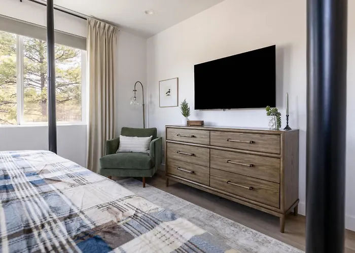 Luxe Mountain Escape Hot Tub & Pool Table Flagstaff