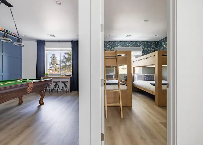 Luxe Mountain Escape Hot Tub & Pool Table Holiday home Flagstaff