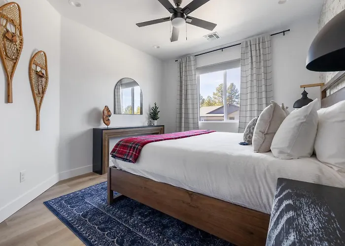 Luxe Mountain Escape Hot Tub & Pool Table * Flagstaff