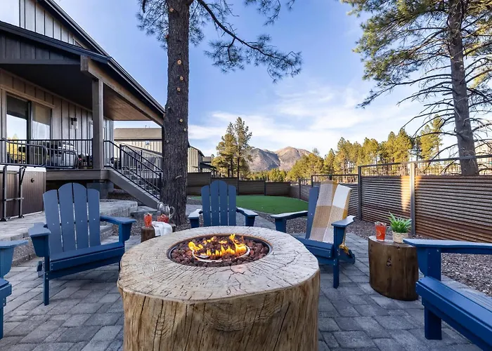 Luxe Mountain Escape Hot Tub & Pool Table Holiday home