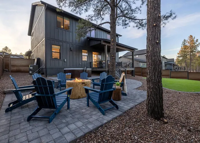 Luxe Mountain Escape Hot Tub & Pool Table